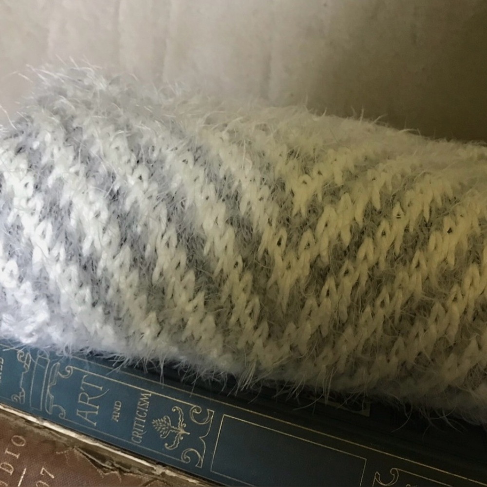 {BNWT} LUSH chunky INFINITY SCARF boho ivory gray super soft URBAN OUTFITTERS - Picture 6 of 8